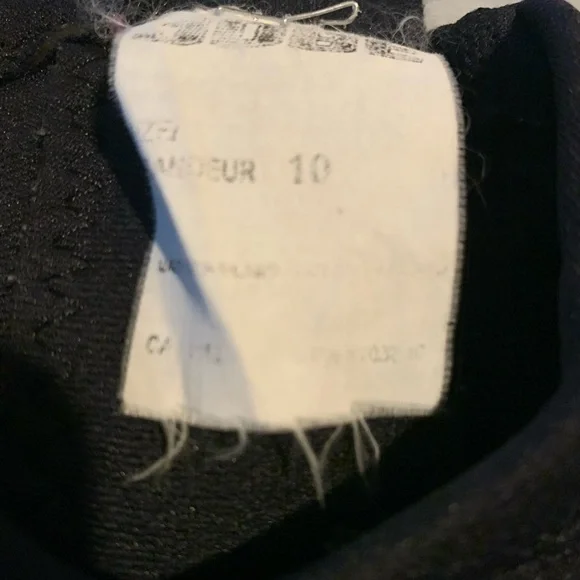 Jobe wetsuit for surfing! KidsBlack with blue details Back zipper Size 10 Unisex - Picture 4 of 5